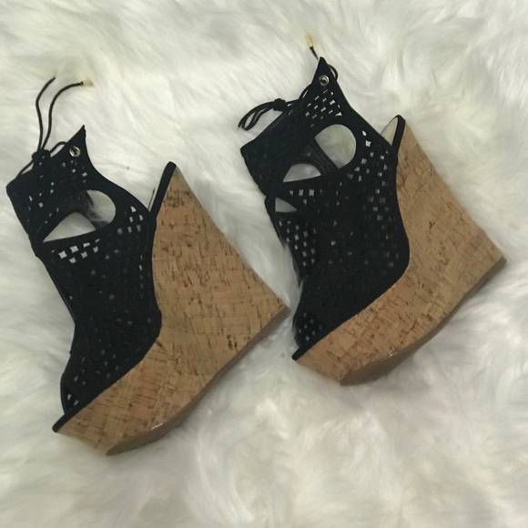 Laser cut cork wedge - Picture 2 of 5